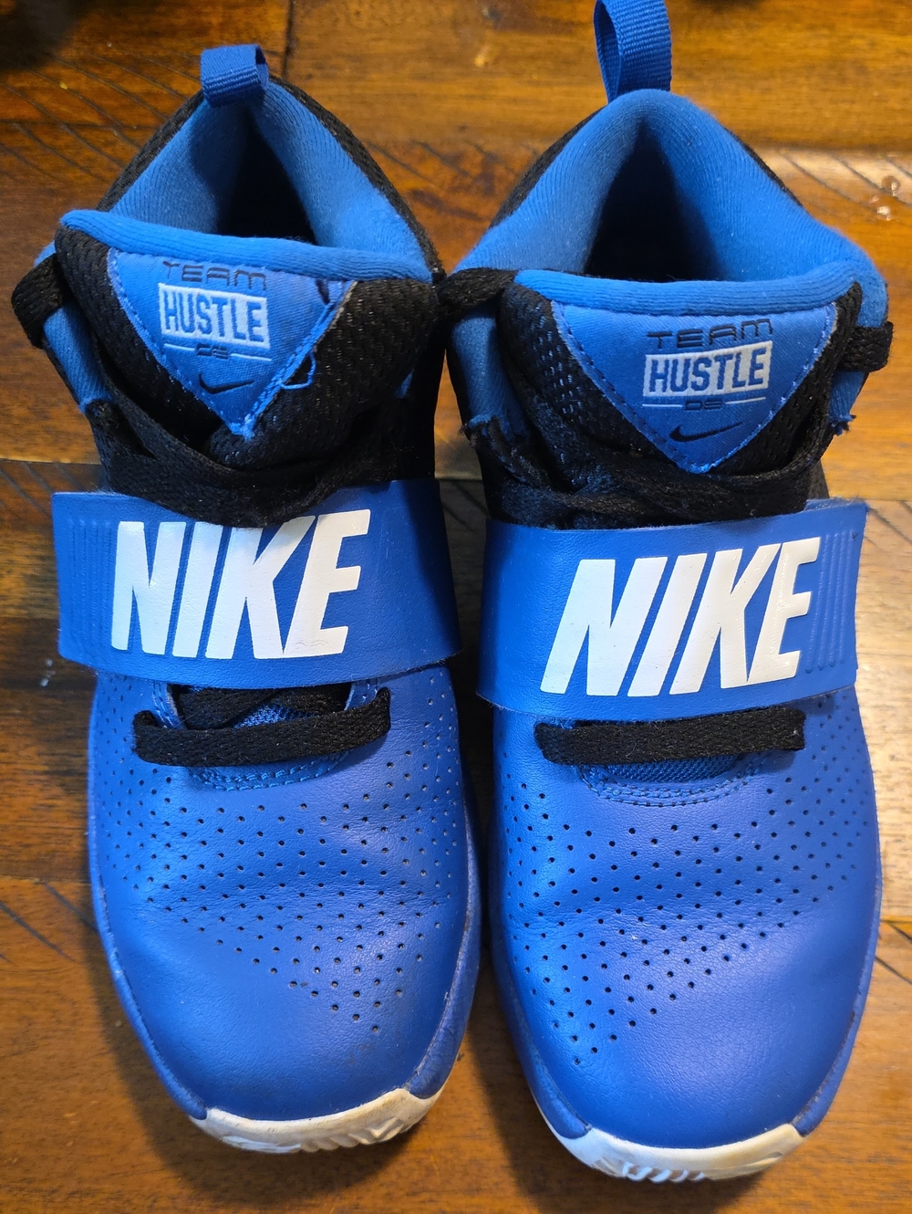 Nike Kids Blue 'Team Hustle' Strap Sneakers